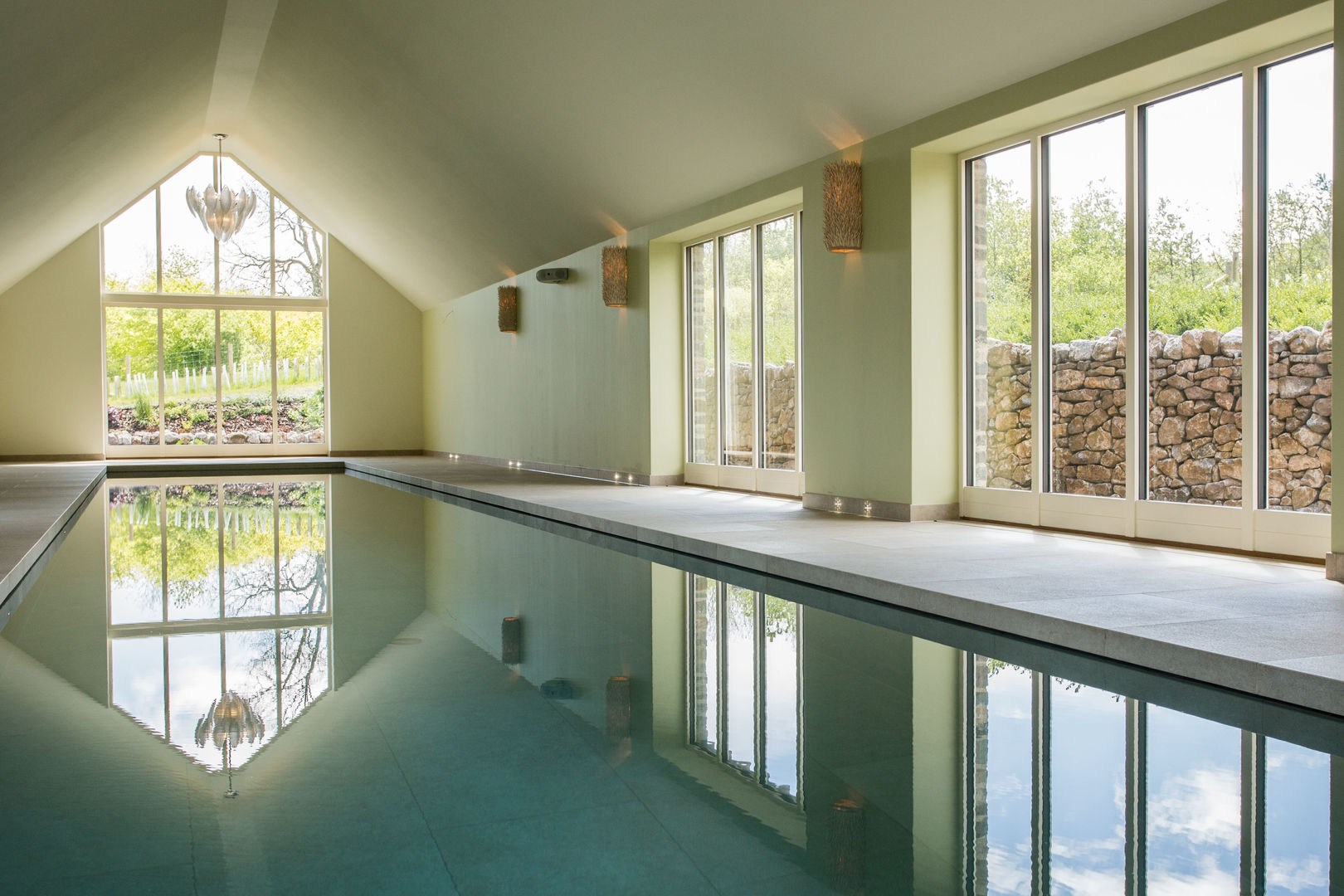 Award Winner - Engineering First Creates Super Energy Efficient Pool, London Swimming Pool Company London Swimming Pool Company Piletas minimalistas