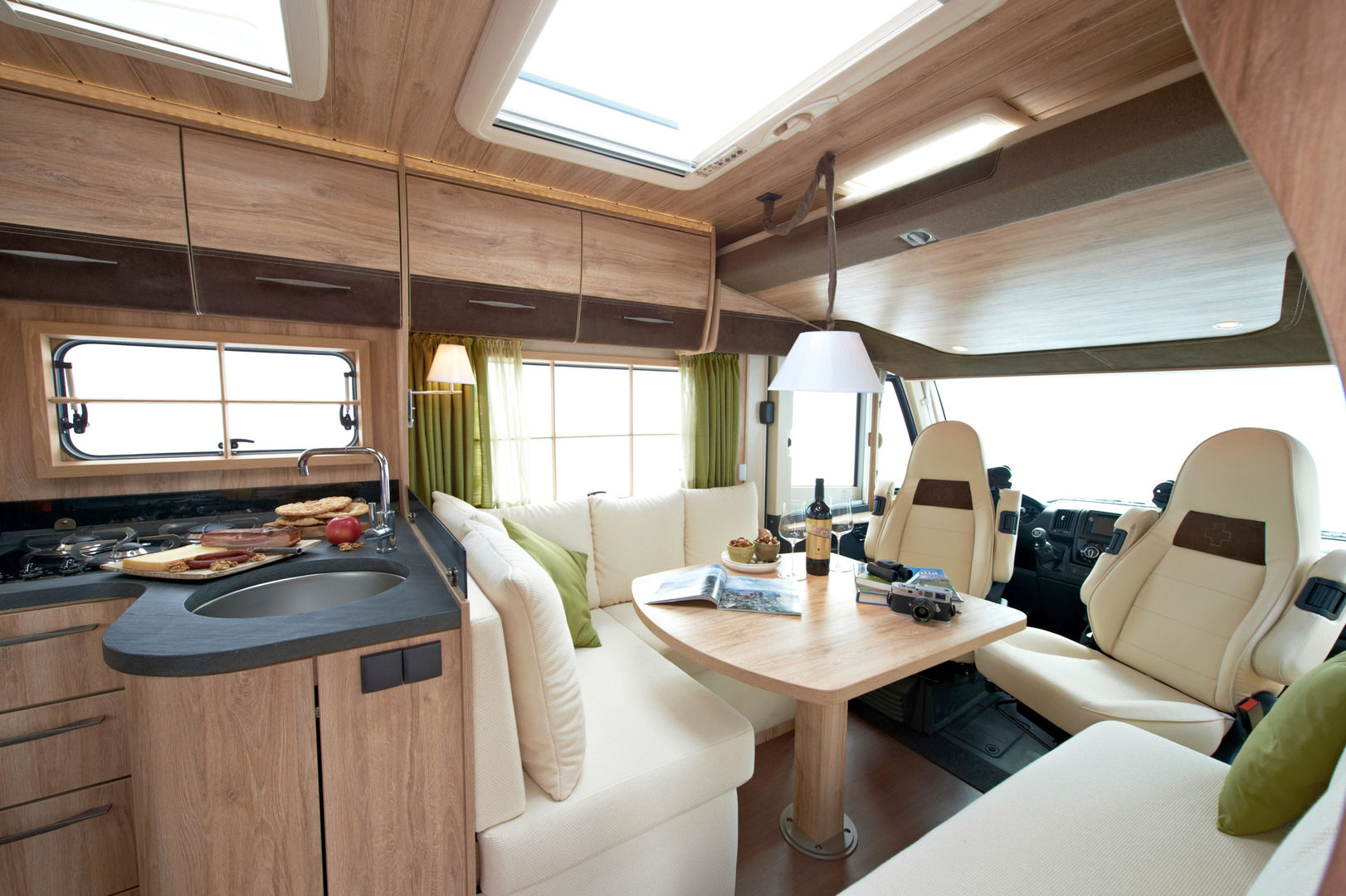 Chalet - Mobil von Eura Mobil, Nadine Kümmel Design Nadine Kümmel Design 러스틱스타일 거실 소파 & 안락 의자