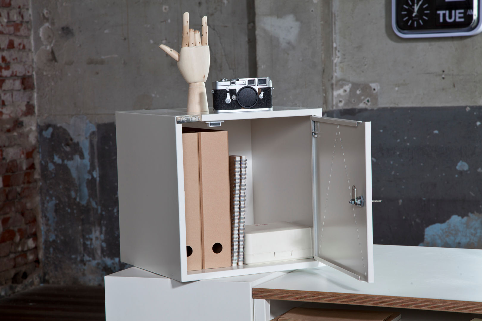 OFFICE SYSTEM, THE THING FACTORY THE THING FACTORY モダンデザインの 書斎 収納