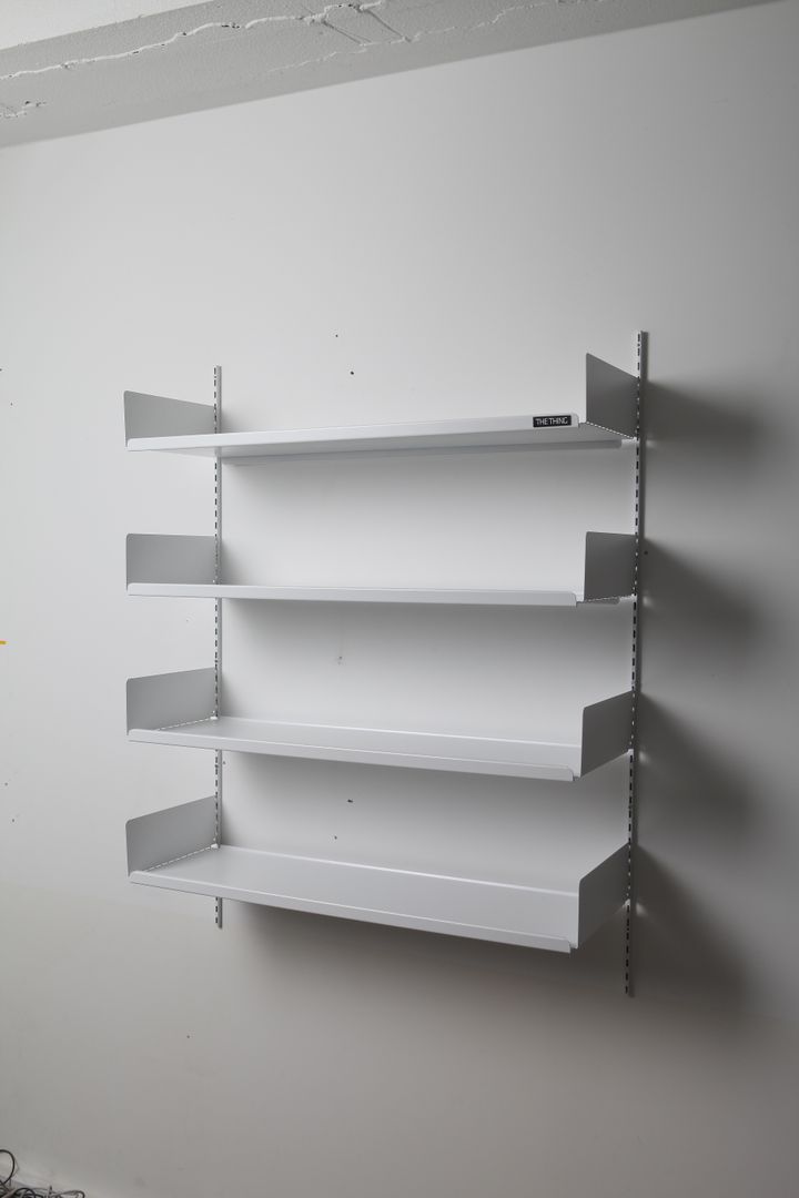 FLOATING SHELVING SYSTEM, THE THING FACTORY THE THING FACTORY Storage room Storage