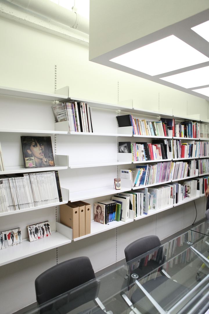 FLOATING SHELVING SYSTEM, THE THING FACTORY THE THING FACTORY ストレージルーム 収納