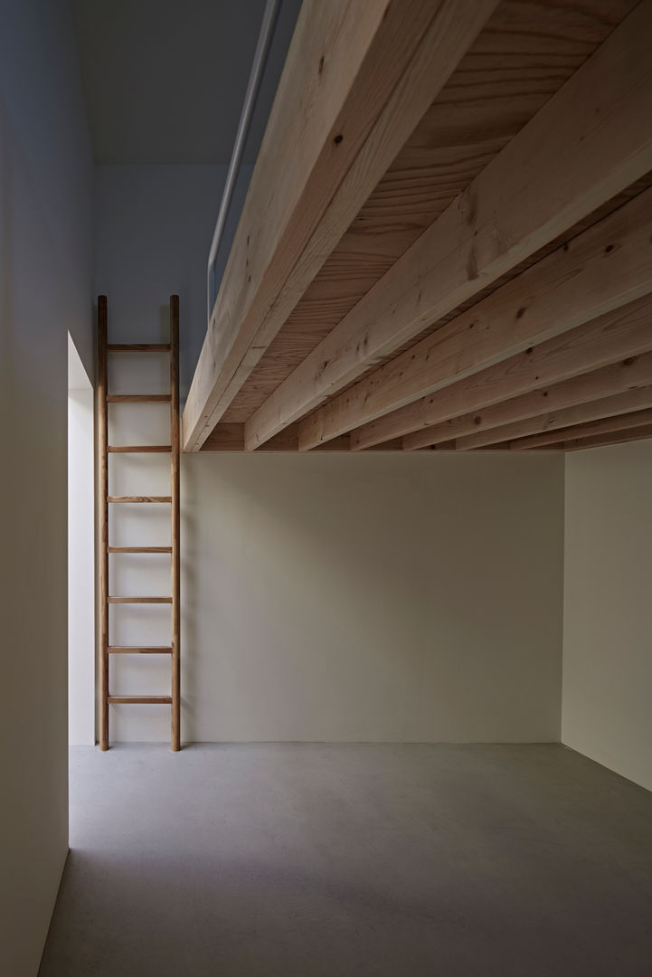 House in Koganei, 石井秀樹建築設計事務所 石井秀樹建築設計事務所 Fotos de Decoración y Diseño de Interiores