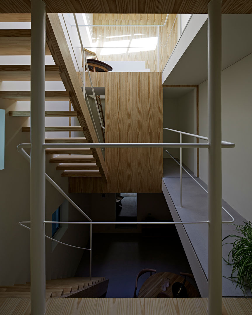 House in Koganei, 石井秀樹建築設計事務所 石井秀樹建築設計事務所 Fotos de Decoración y Diseño de Interiores