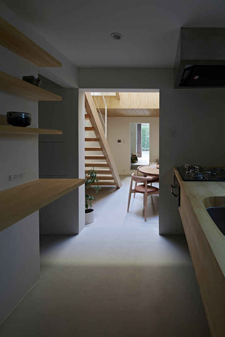 House in Koganei, 石井秀樹建築設計事務所 石井秀樹建築設計事務所 Fotos de Decoración y Diseño de Interiores