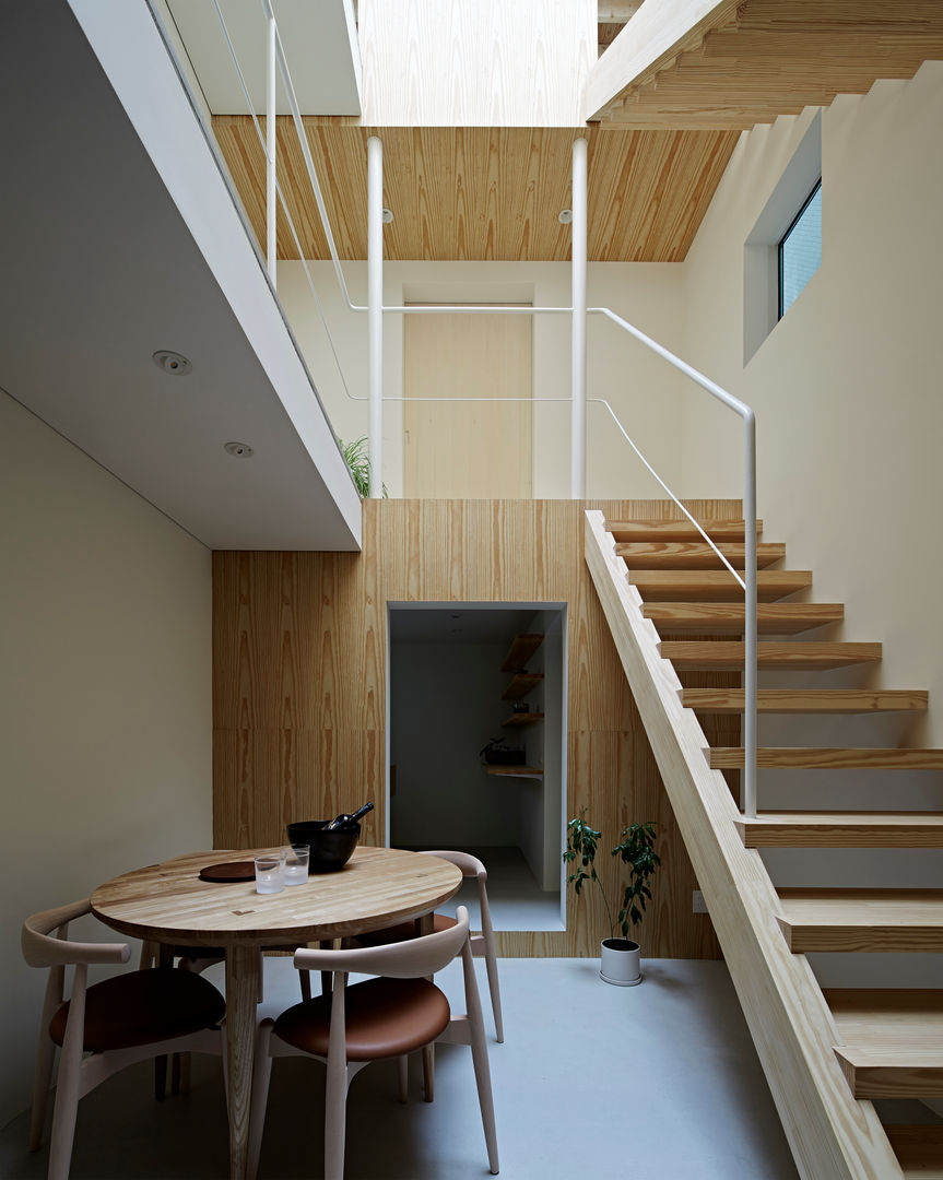 House in Koganei, 石井秀樹建築設計事務所 石井秀樹建築設計事務所 Fotos de Decoración y Diseño de Interiores