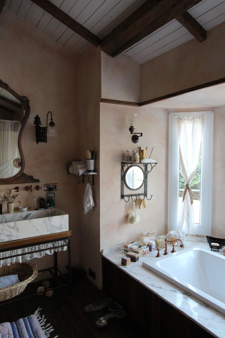 Provence Villa in İstanbul, Orkun Indere Interiors Orkun Indere Interiors Country style bathroom