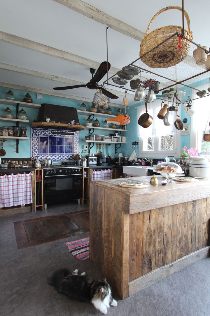 Provence Villa in İstanbul, Orkun Indere Interiors Orkun Indere Interiors Country style kitchen