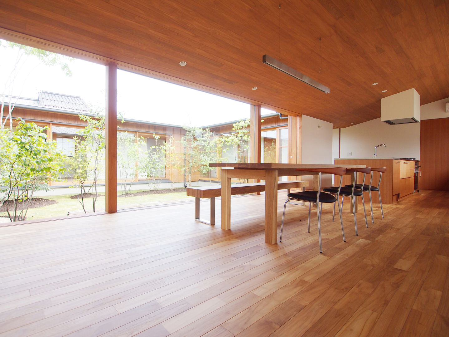 三本松の家 (House in Sanbonmatsu), 合同会社グラムデザイン一級建築士事務所 合同会社グラムデザイン一級建築士事務所 モダンデザインの ダイニング