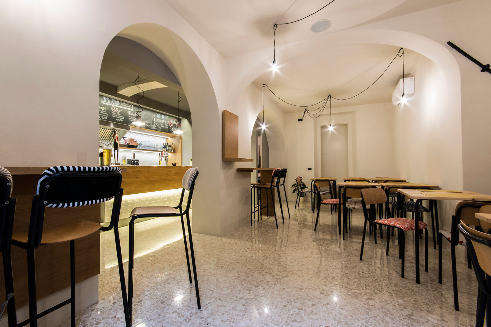 Poldo burger bar, Maranco Architetti Maranco Architetti Commercial spaces Gastronomy