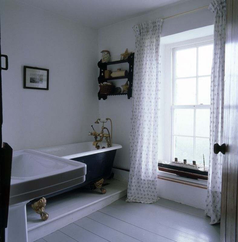 Welsh Farmhouse, Hackett Holland Hackett Holland Bathroom