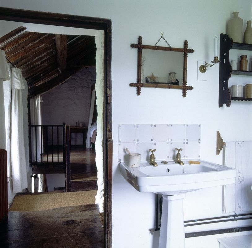 Welsh Farmhouse, Hackett Holland Hackett Holland Bathroom