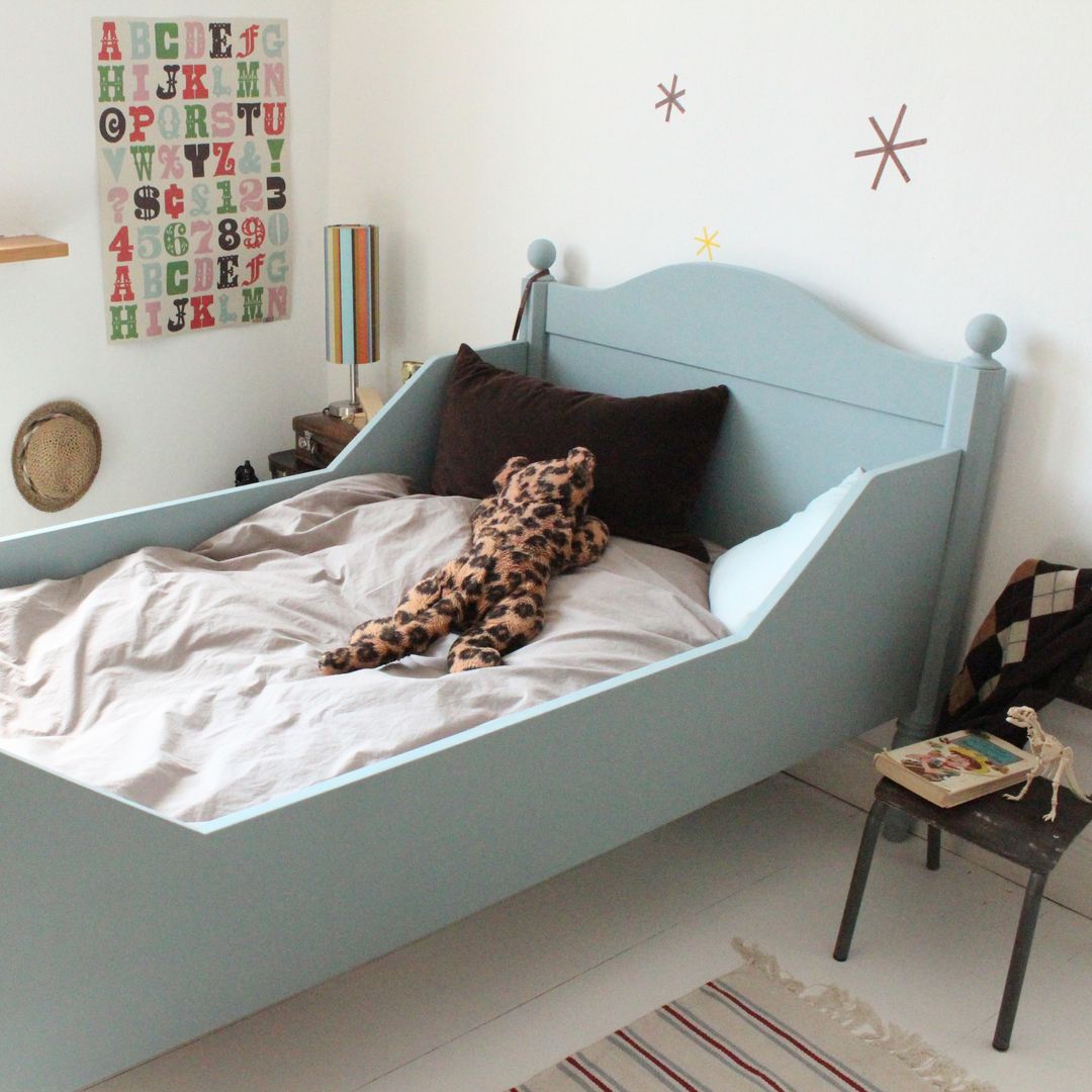 Antikes Bett "Eucalyptus", Vintage Kindermöbel von anders&artig, anders & artig anders & artig Детские комната в эклектичном стиле Кровати