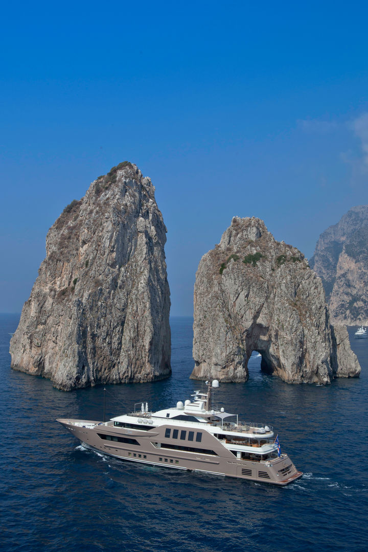 J'Ade, CRN SPA - YACHT YOUR WAY- CRN SPA - YACHT YOUR WAY- Yachts & jets
