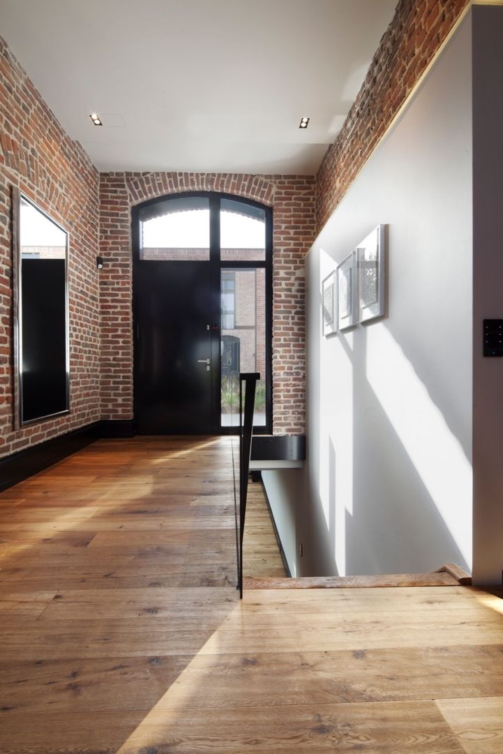 Innen-Und Aussenaufnahmen einer Villa im Privatgebrauch, SONJA SPECK FOTOGRAFIE SONJA SPECK FOTOGRAFIE Modern Corridor, Hallway and Staircase