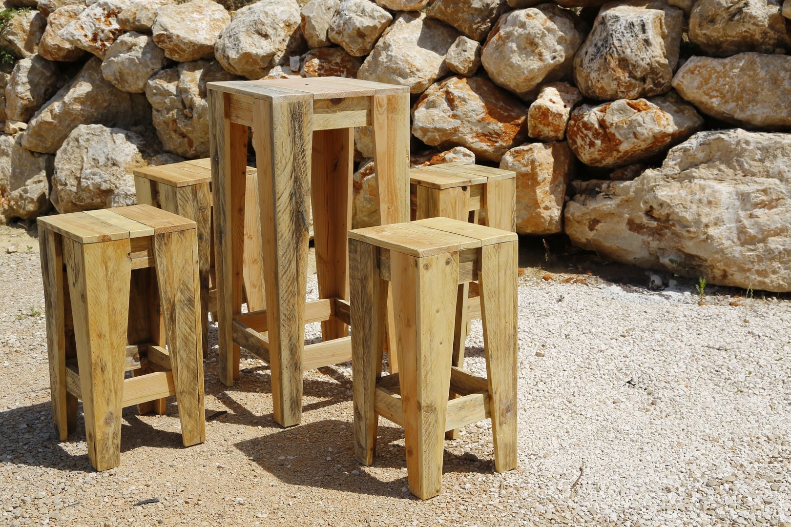 Table en bois de palette, Wood BC Wood BC Salas de estar ecléticas Bancadas e bandejas