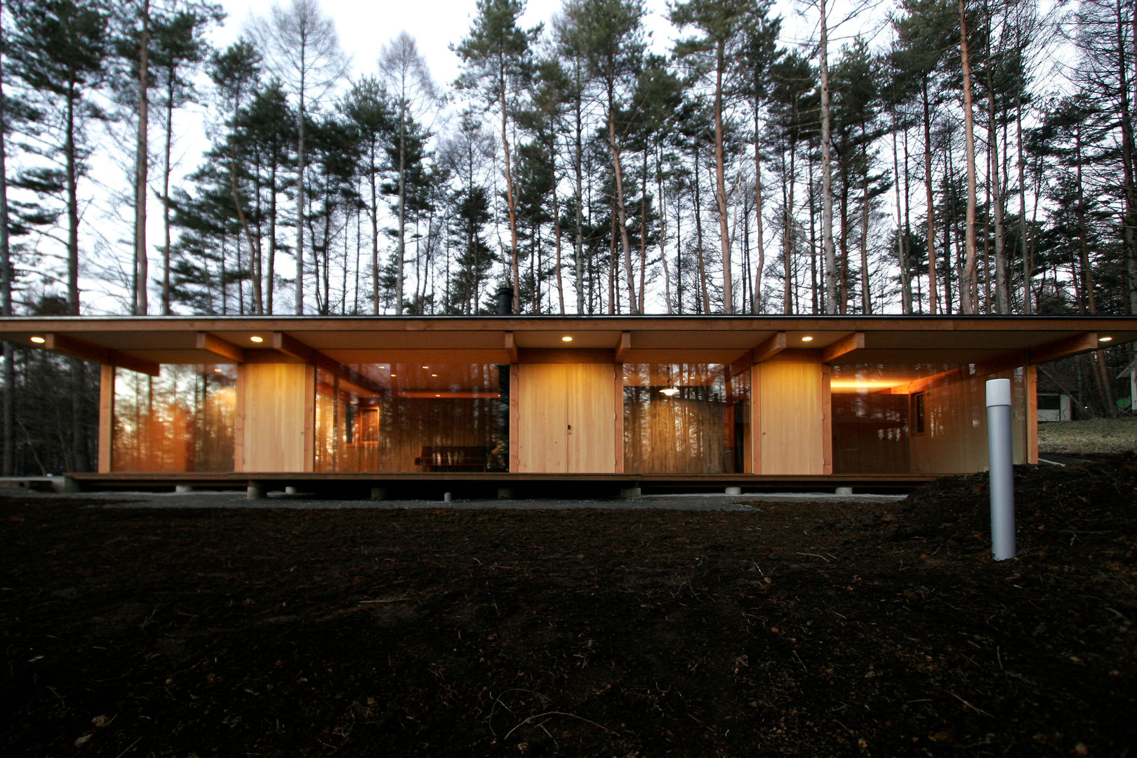 森の住処, すわ製作所 すわ製作所 Casas modernas: Ideas, diseños y decoración