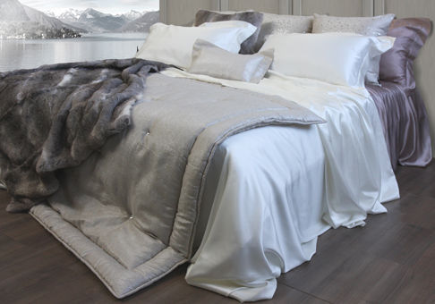 POEMO DESIGN: CAPI UNICI SENZA TEMPO PER VESTIRE LA CAMERA DA LETTO, POEMO DESIGN POEMO DESIGN Eclectic style bedroom Textiles
