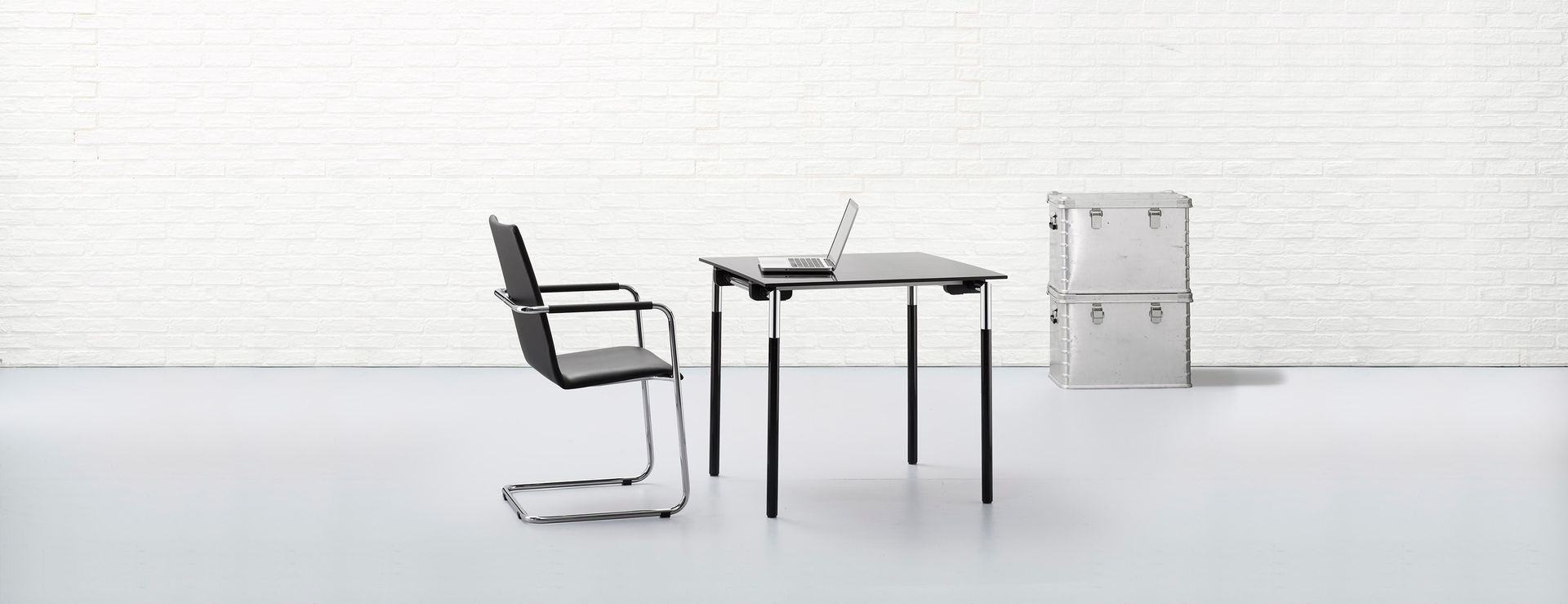 logochair 2.0, Hiller Objektmöbel GmbH Hiller Objektmöbel GmbH Ruang Studi/Kantor Modern Chairs