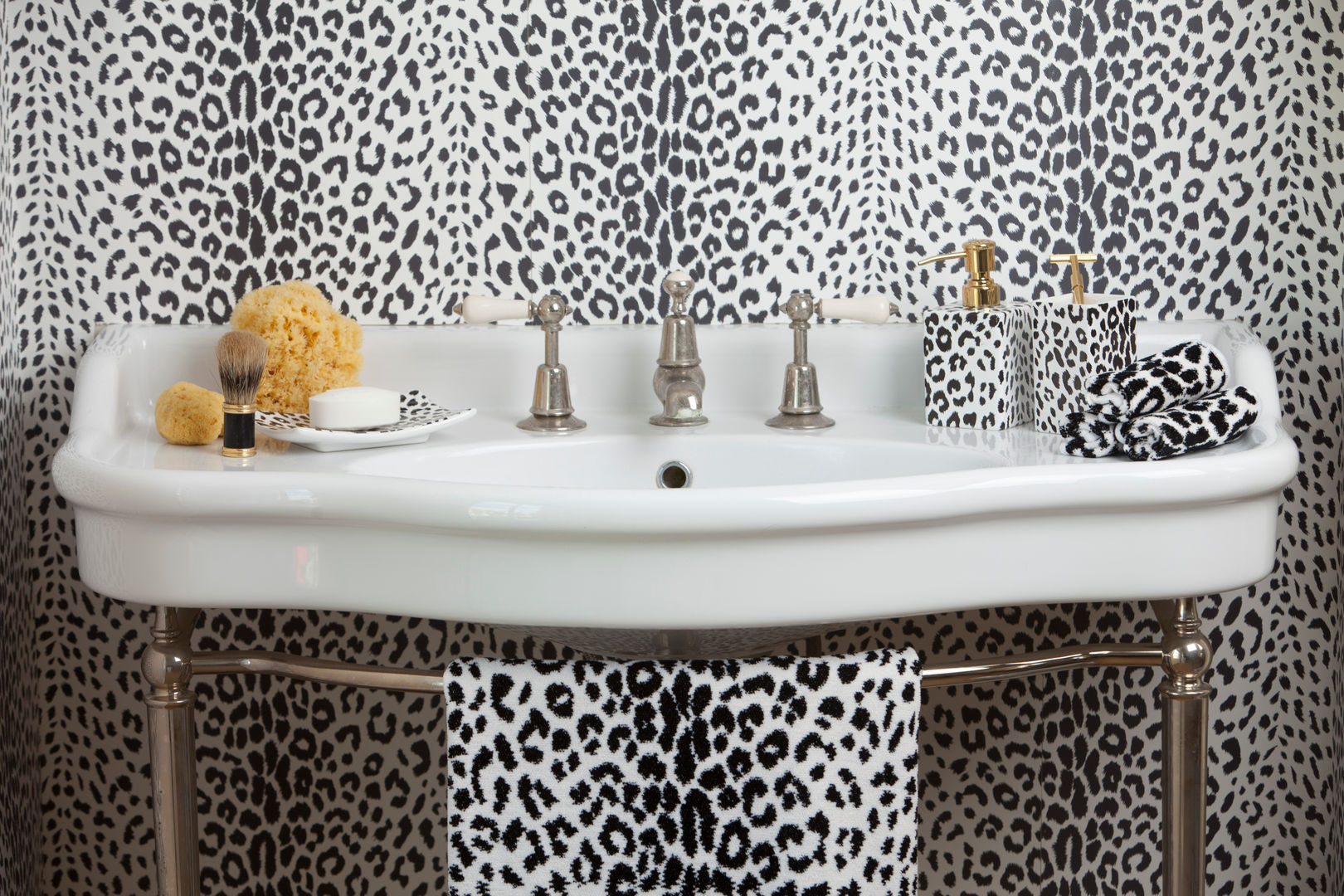 FEILER meets House of Hackney – PANTHERA, FEILER FEILER Modern bathroom Textiles & accessories