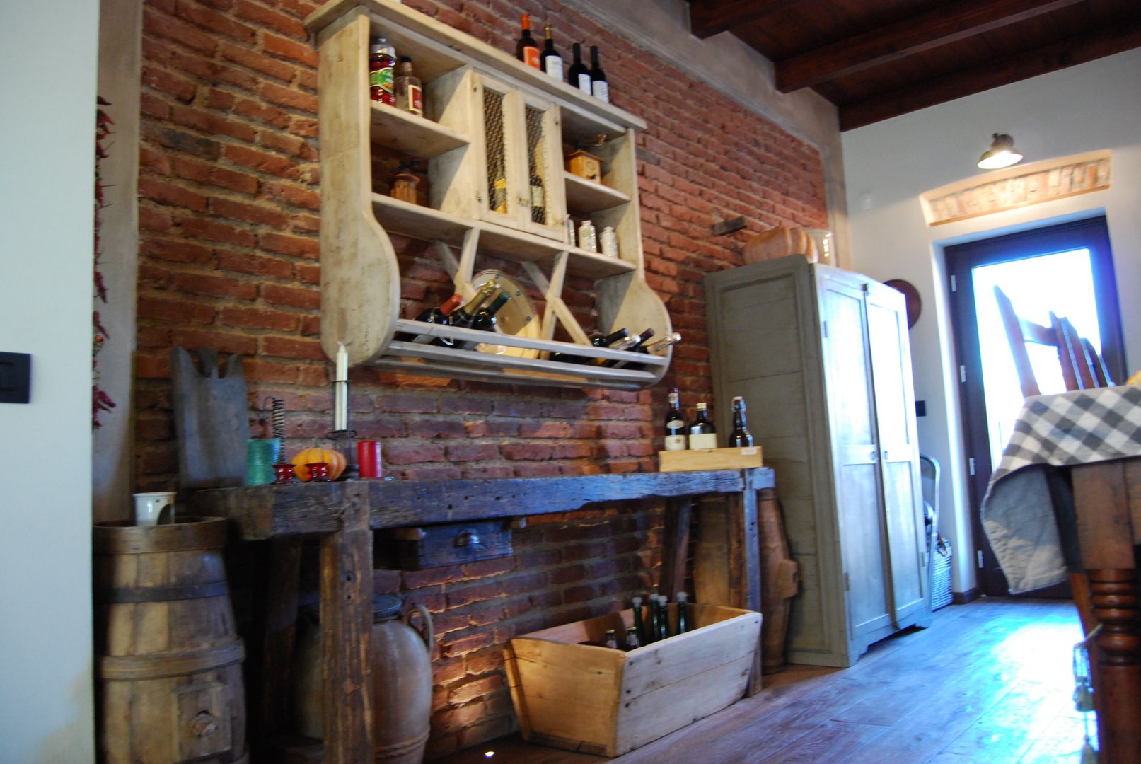 Cucina La Mangiatoia, Porte del Passato Porte del Passato Rustic style kitchen Cabinets & shelves