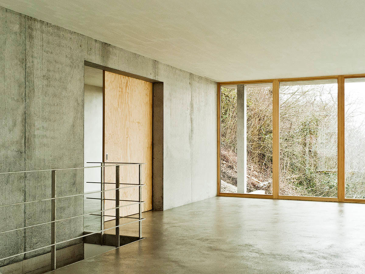 Modernes Traumhaus mit 1a-Aussicht, GIAN SALIS ARCHITEKT GIAN SALIS ARCHITEKT Modern corridor, hallway & stairs