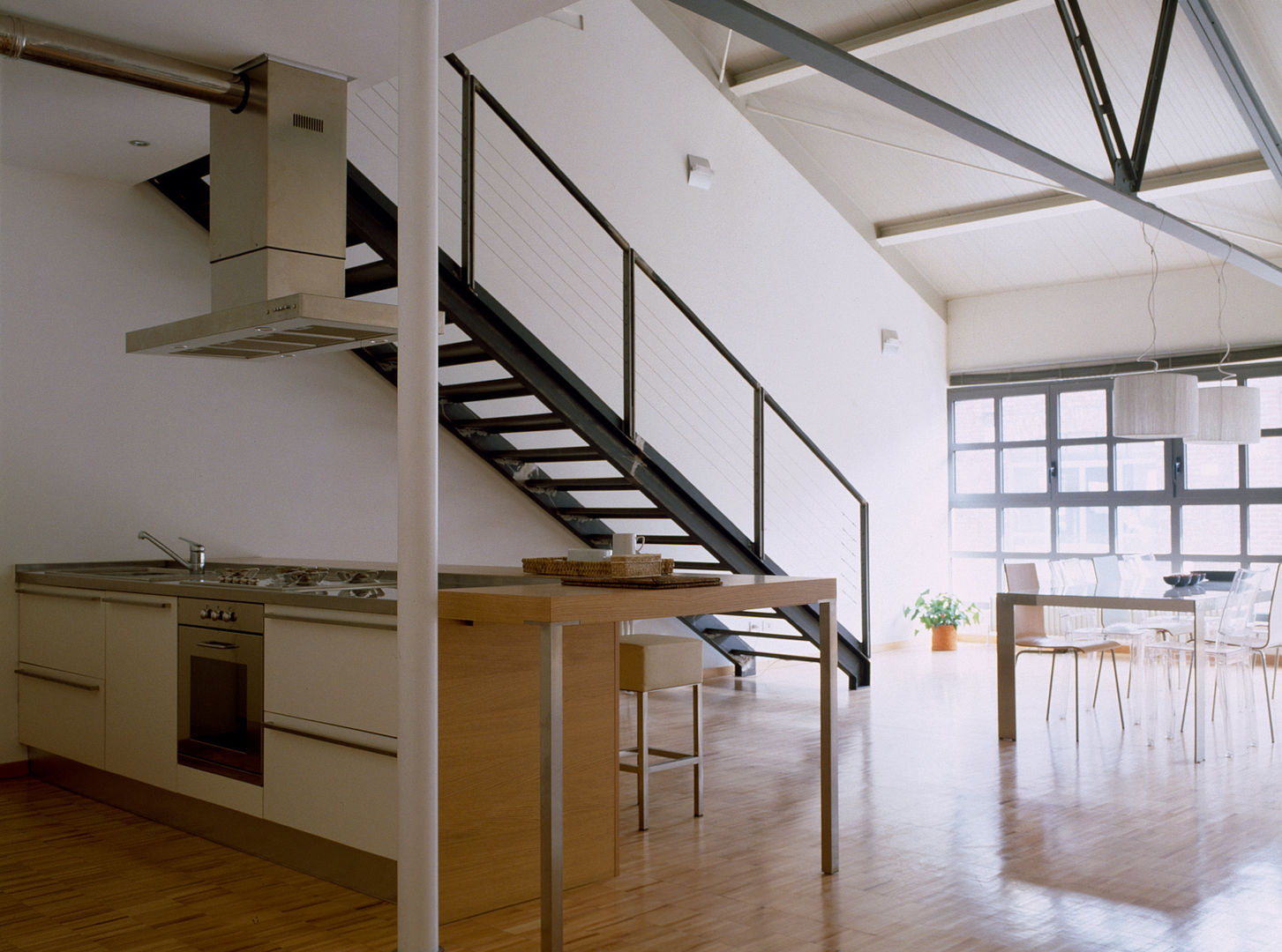 Loft Bianco, Paola Maré Interior Designer Paola Maré Interior Designer Industrial style corridor, hallway and stairs