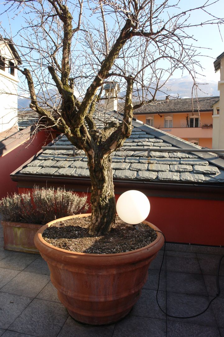 Casa privata MM, Studio di Architettura Manuela Zecca Studio di Architettura Manuela Zecca Balcone, Veranda & Terrazza in stile moderno