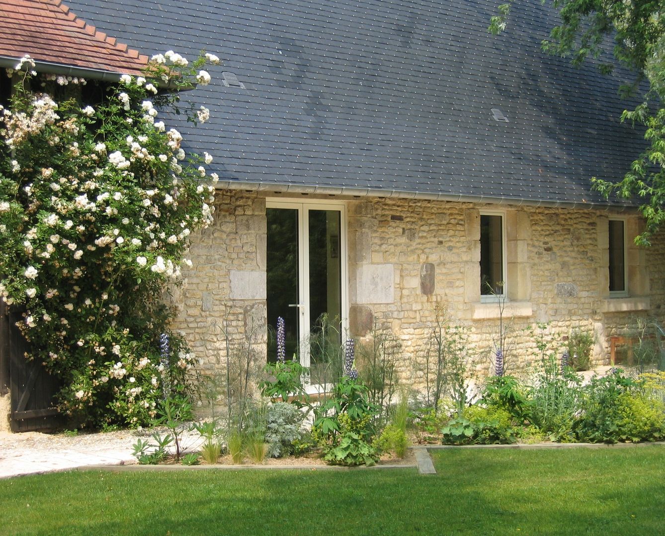 PROPRIÉTÉ PRIVÉE - PAYS D'AUGE , ZENOBIA Atelier de Paysage et d'Urbanisme ZENOBIA Atelier de Paysage et d'Urbanisme Giardino rurale