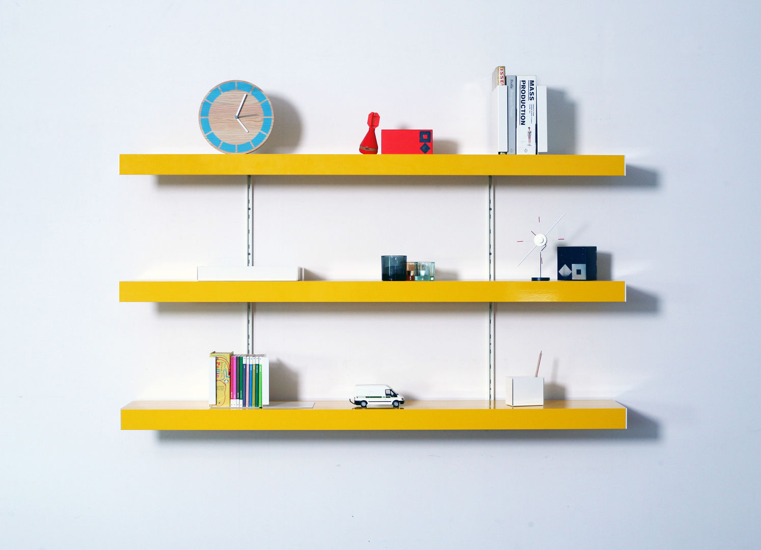 ON&ON Shelving System homify Modern living room Shelves