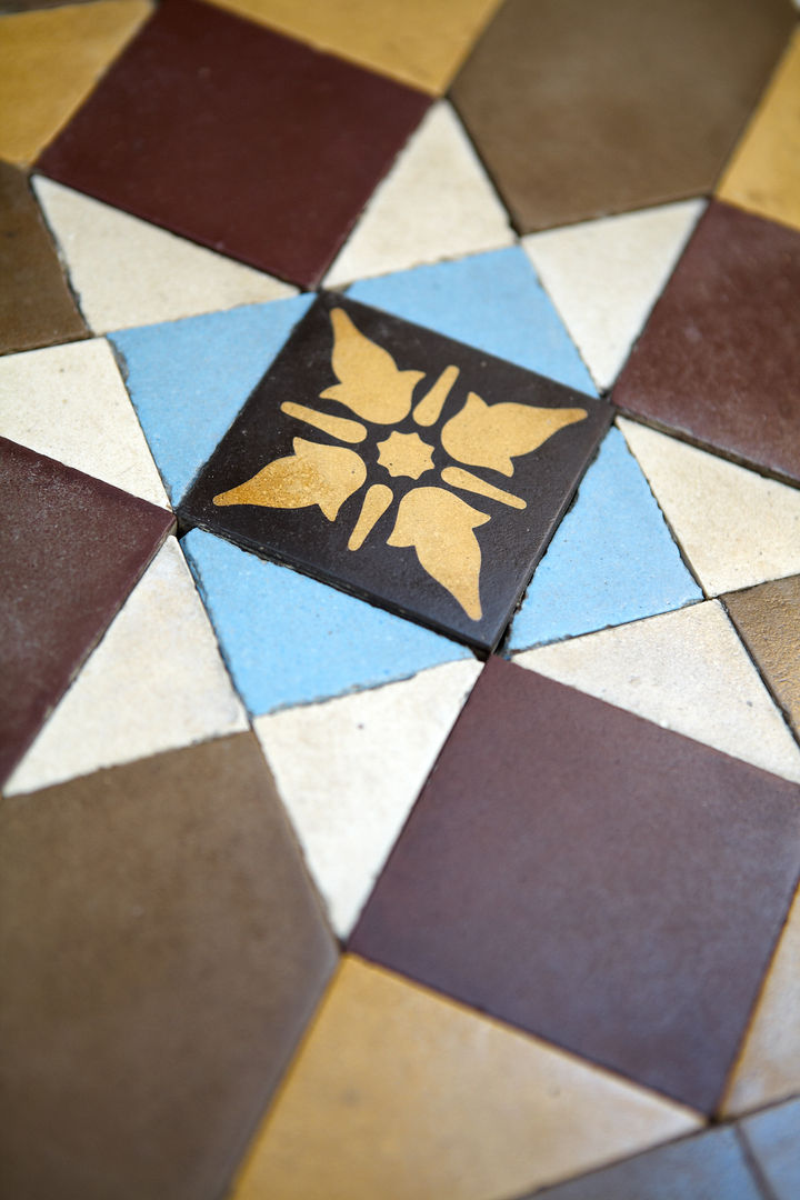Tiles, The Vintage Floor Tile Company The Vintage Floor Tile Company Paredes y pisos de estilo rústico Baldosas y azulejos