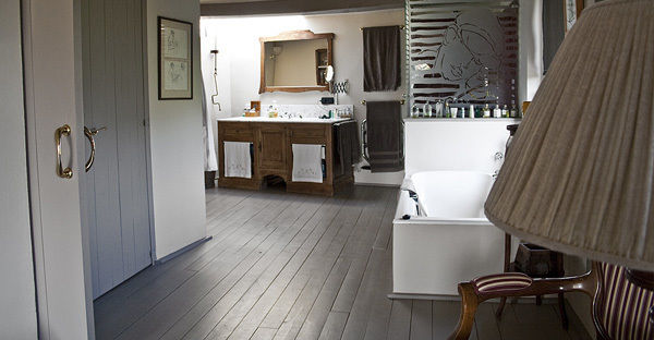 Interiorismo vivienda Empordán, Isa de Luca Isa de Luca Country style bathroom