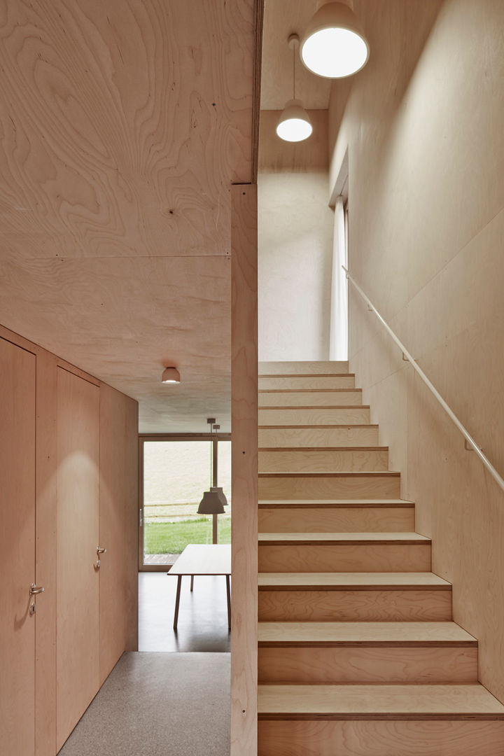 Haus Feurstein , Innauer-Matt Architekten ZT GmbH Innauer-Matt Architekten ZT GmbH Corridor, hallway & stairs