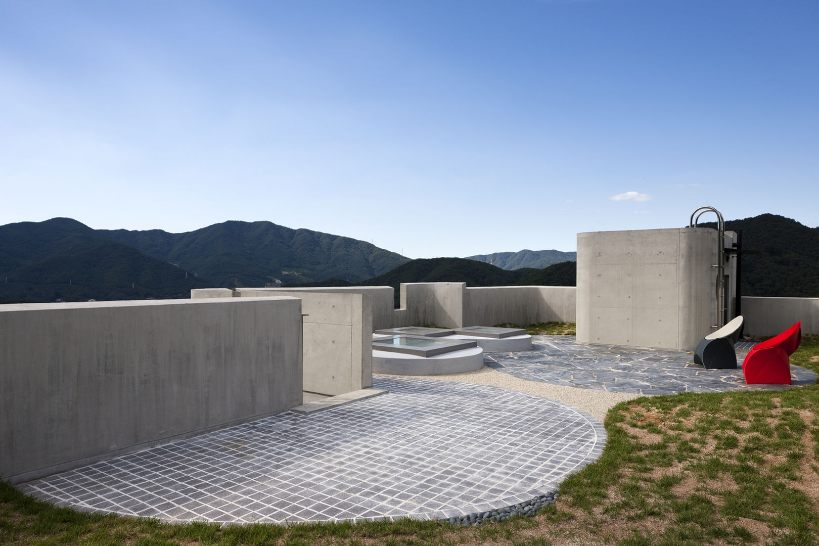 A house on the cliff, studio_GAON studio_GAON Modern balcony, veranda & terrace