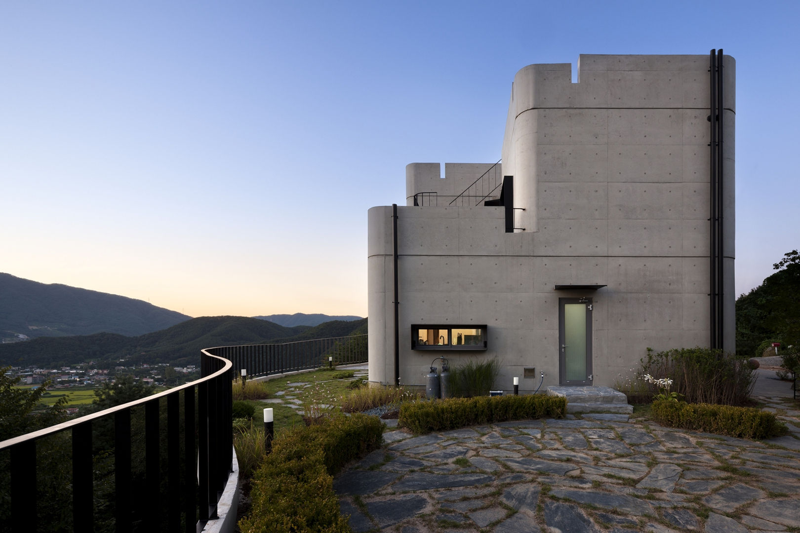 A house on the cliff, studio_GAON studio_GAON 모던스타일 주택