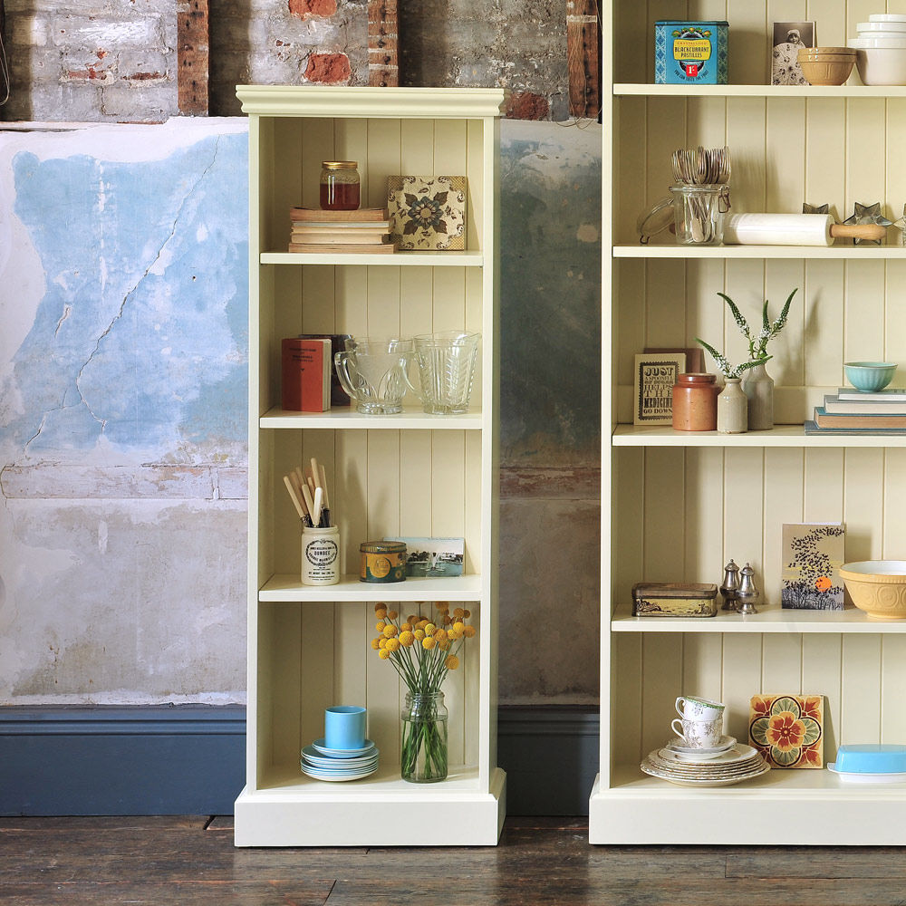 Bourton Painted Extra Narrow Bookcase (5ft) The Cotswold Company Soggiorno rurale Scaffali