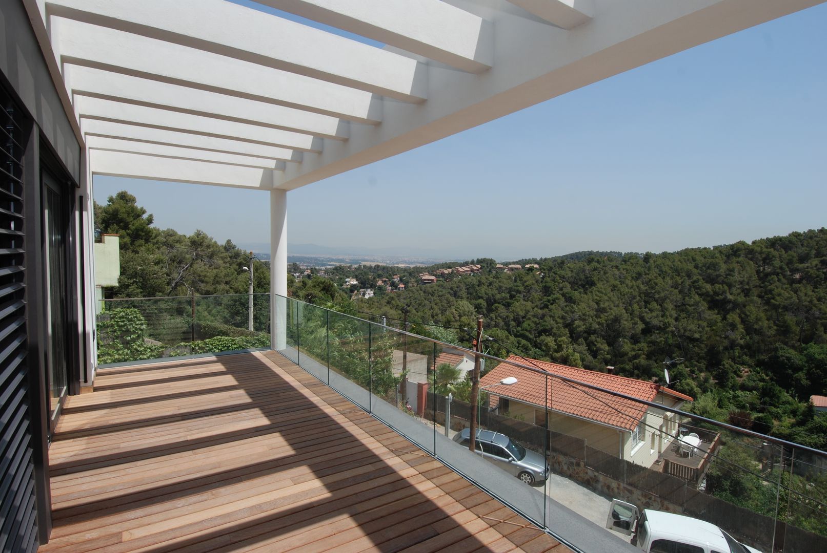 East terrace FG ARQUITECTES Balcone, Veranda & Terrazza in stile moderno