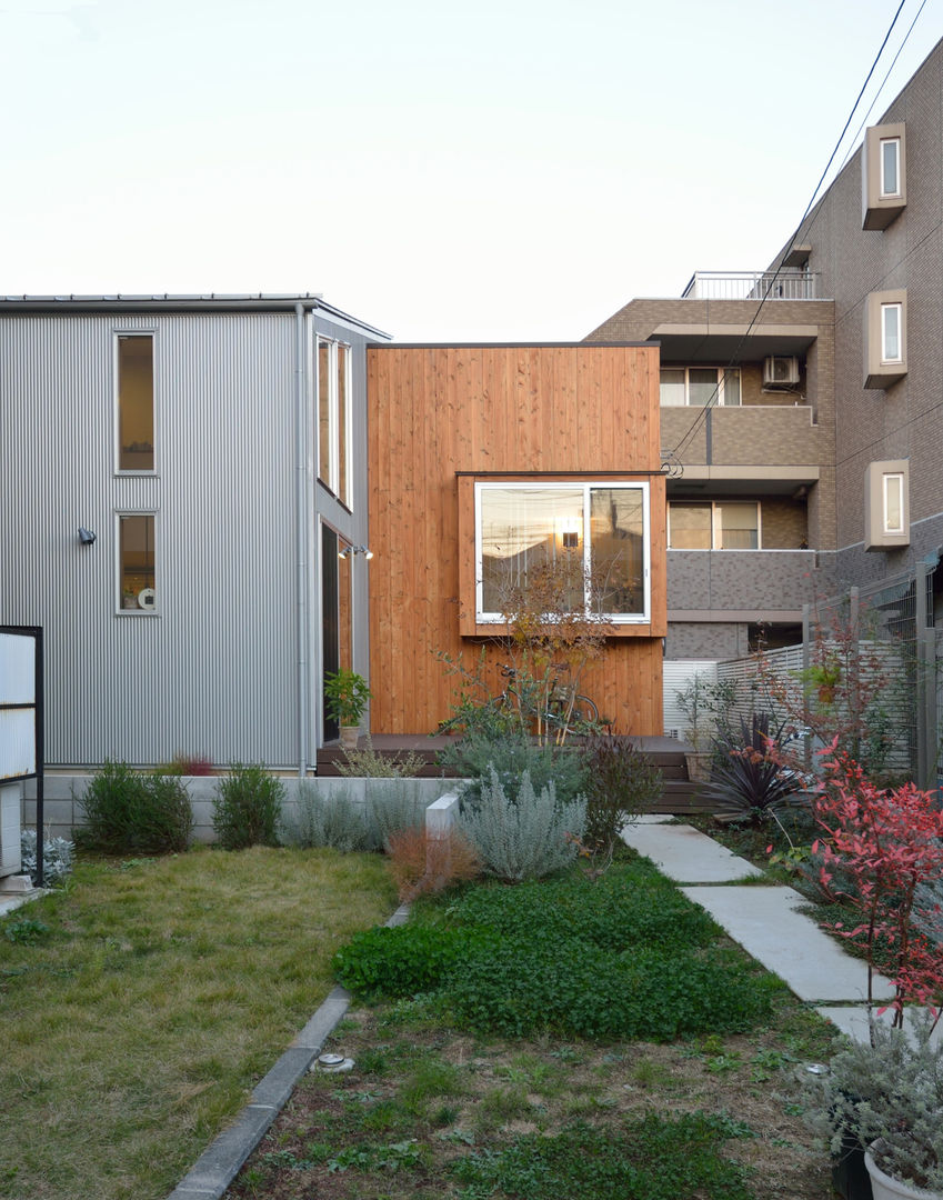 5人家族の家, アトリエＫＵＫＫＡ一級建築士事務所/ atelier KUKKA architects アトリエＫＵＫＫＡ一級建築士事務所/ atelier KUKKA architects モダンな 家