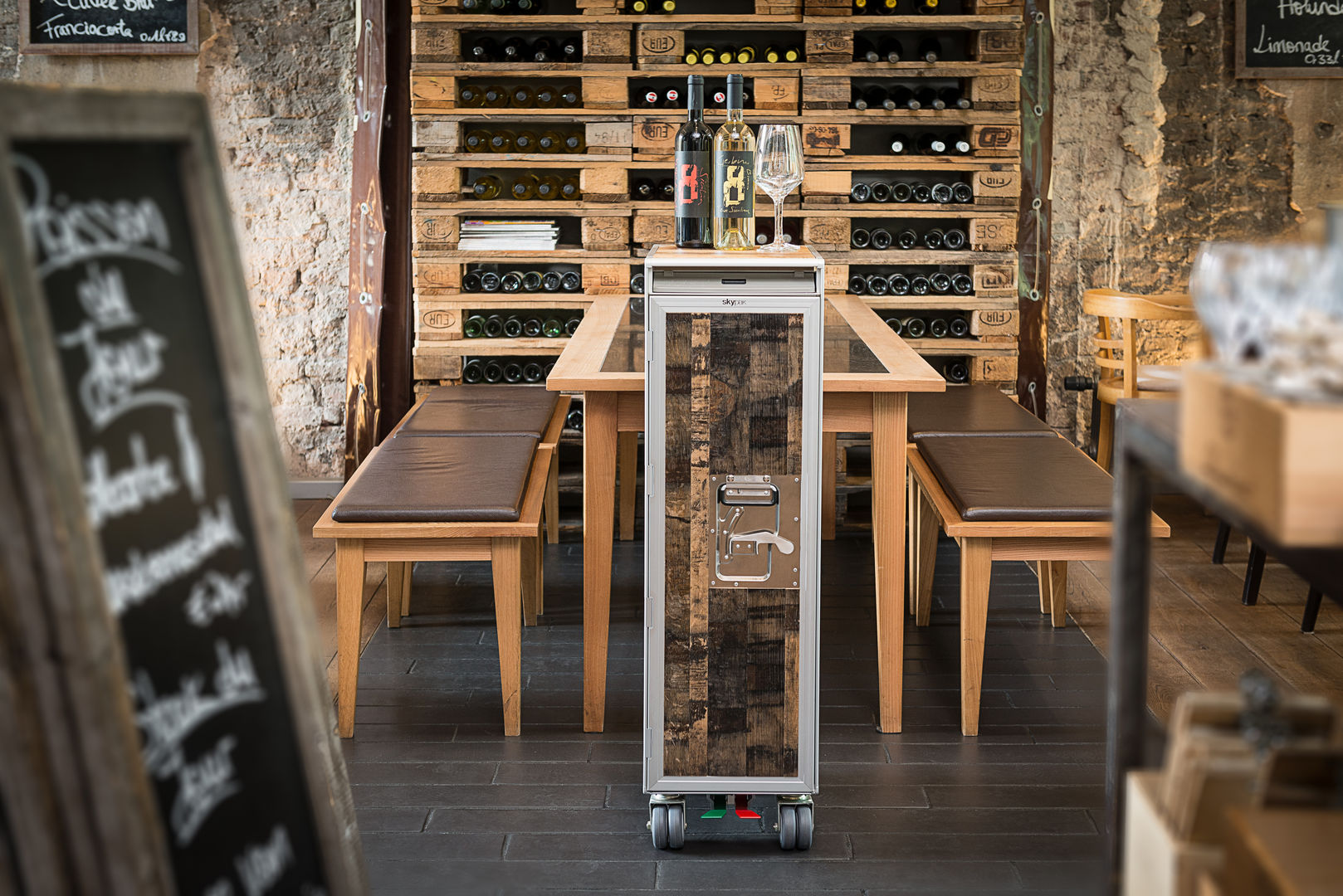 La Barrique Trolley, Skypak Skypak Industrial style wine cellar Wine cellar