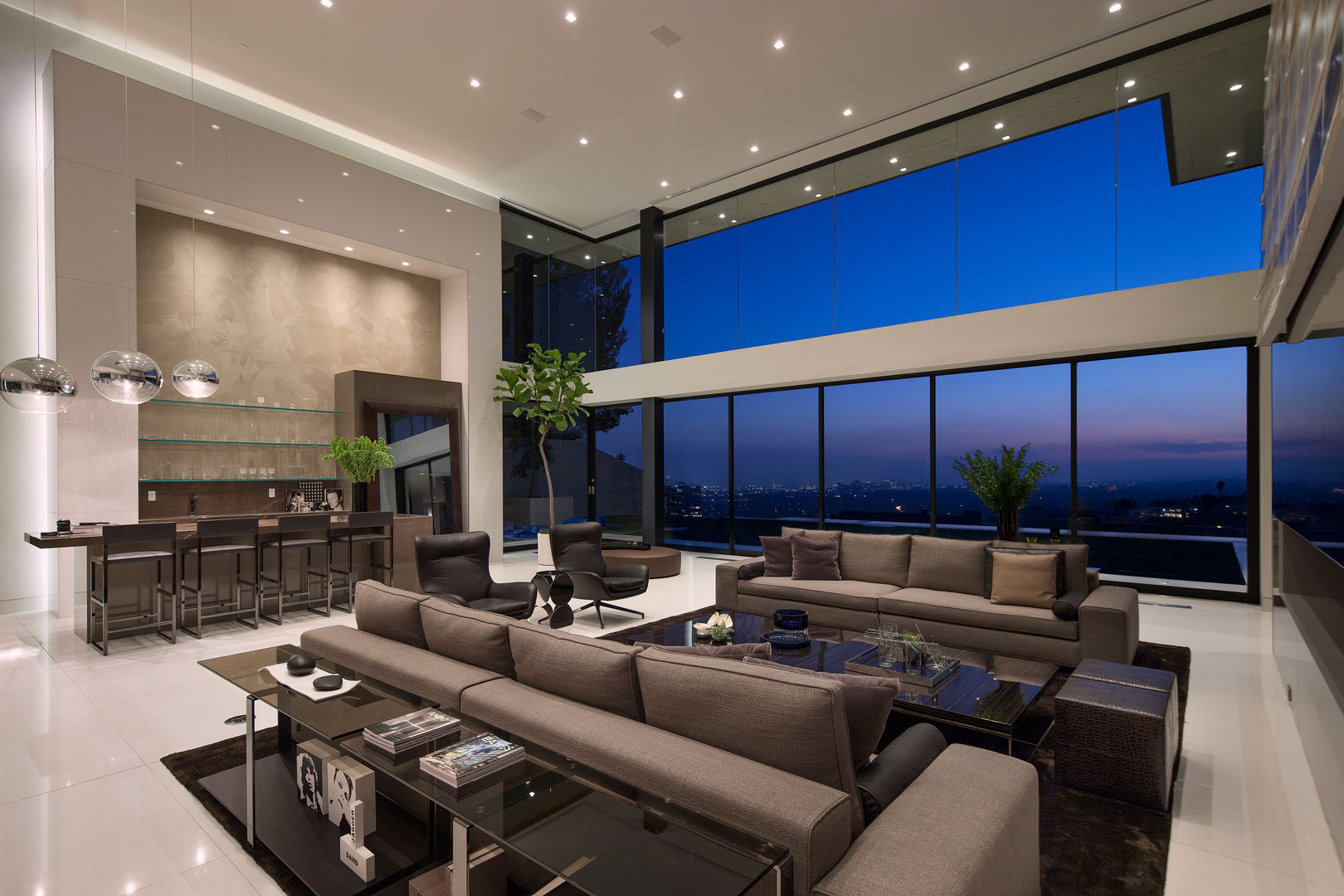 SUNSET STRIP RESIDENCE , McClean Design McClean Design Modern living room