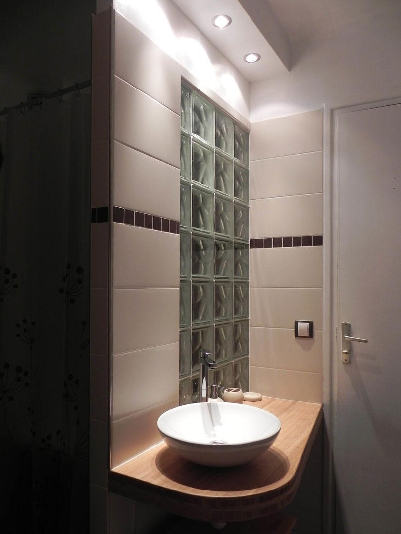 Rénovation d'une salle de bains, Contamin et Bioley architectes Contamin et Bioley architectes ห้องน้ำ