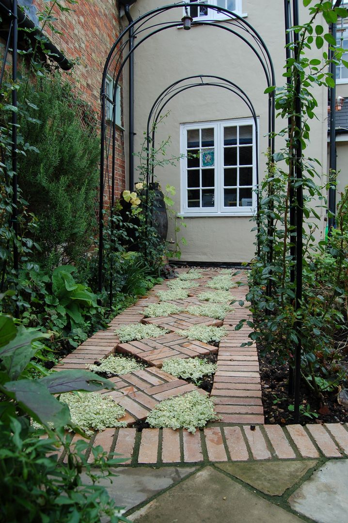 Courtyard Garden, Dawn Isaac Garden Design Dawn Isaac Garden Design Jardins campestres