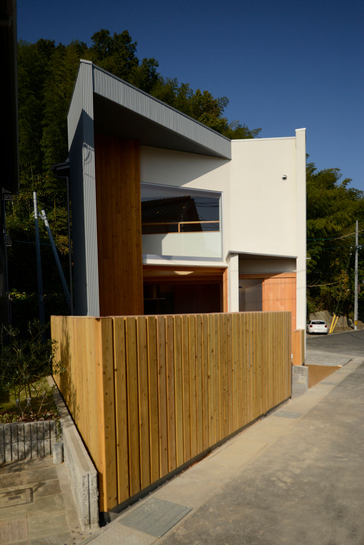 鮎ヶ丘の家, シェド建築設計室: シェド建築設計室が手掛けた折衷的なです。,オリジナル