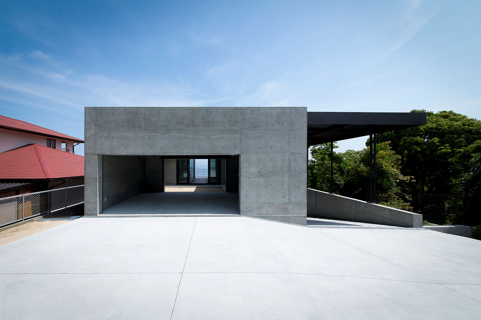 非日常スタジオ付ガレージ住宅, ラブデザインホームズ／LOVE DESIGN HOMES ラブデザインホームズ／LOVE DESIGN HOMES Casas de campo Concreto reforzado