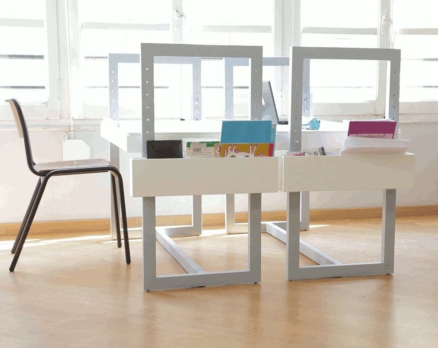 ADAPTATIVE ADULT AND CHILDREN’S DESK, LOUIS SICARD LOUIS SICARD مكتب عمل أو دراسة مكتب