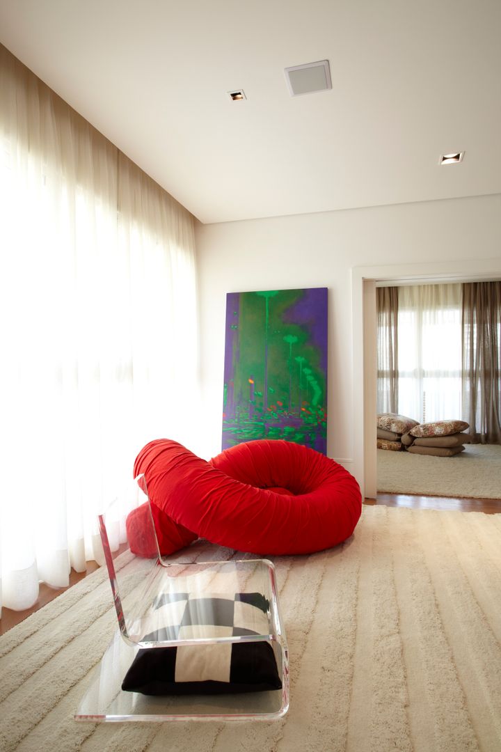 Apartamento Alto de Pinheiros (villa lobos): 450m2, Viviane Dinamarco Design de Interiores Viviane Dinamarco Design de Interiores غرفة المعيشة ديكورات واكسسوارات