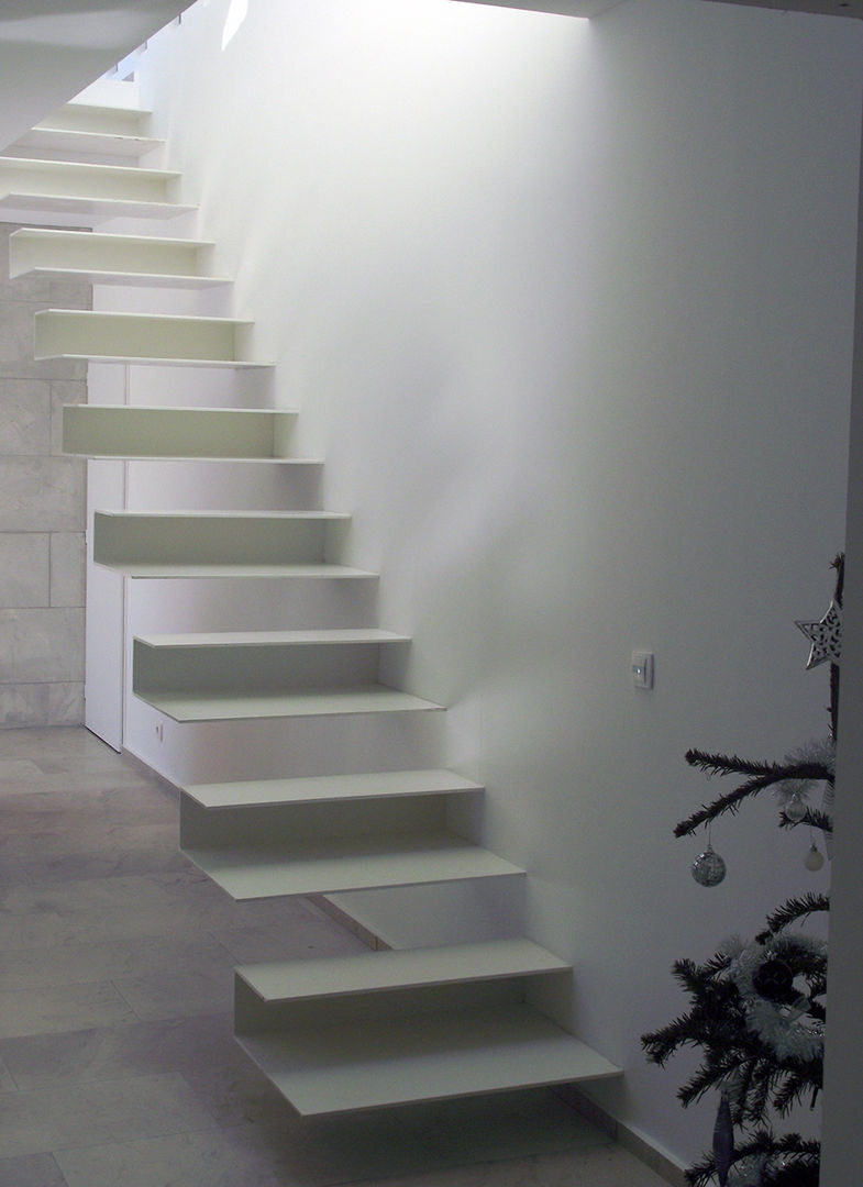 Maison à patio, Hamerman Rouby Architectes Hamerman Rouby Architectes Minimalist corridor, hallway & stairs