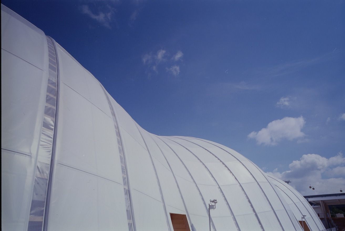 坂茂 広島県大竹市《下瀬美術館》坂茂建築の美しさを堪能しながらアートの中