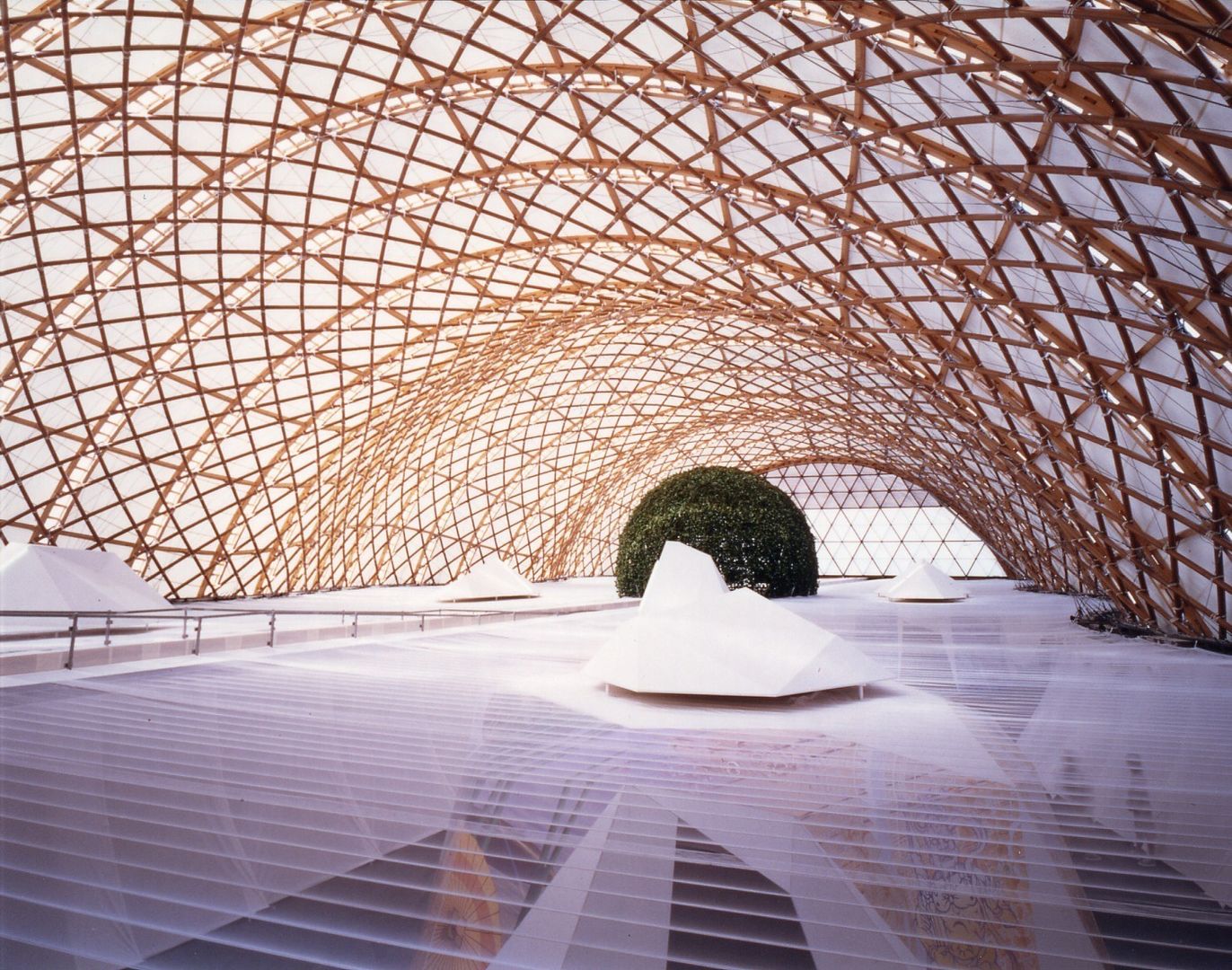 ​Japan Pavilion, Expo 2000 Hannover, 坂茂建築設計 (Shigeru Ban Architects) 坂茂建築設計 (Shigeru Ban Architects) Espacios