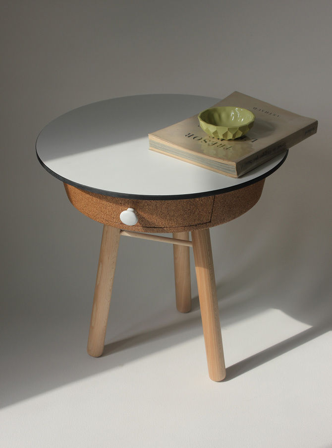 Table liège , Quentin Mevel Quentin Mevel Living room Side tables & trays