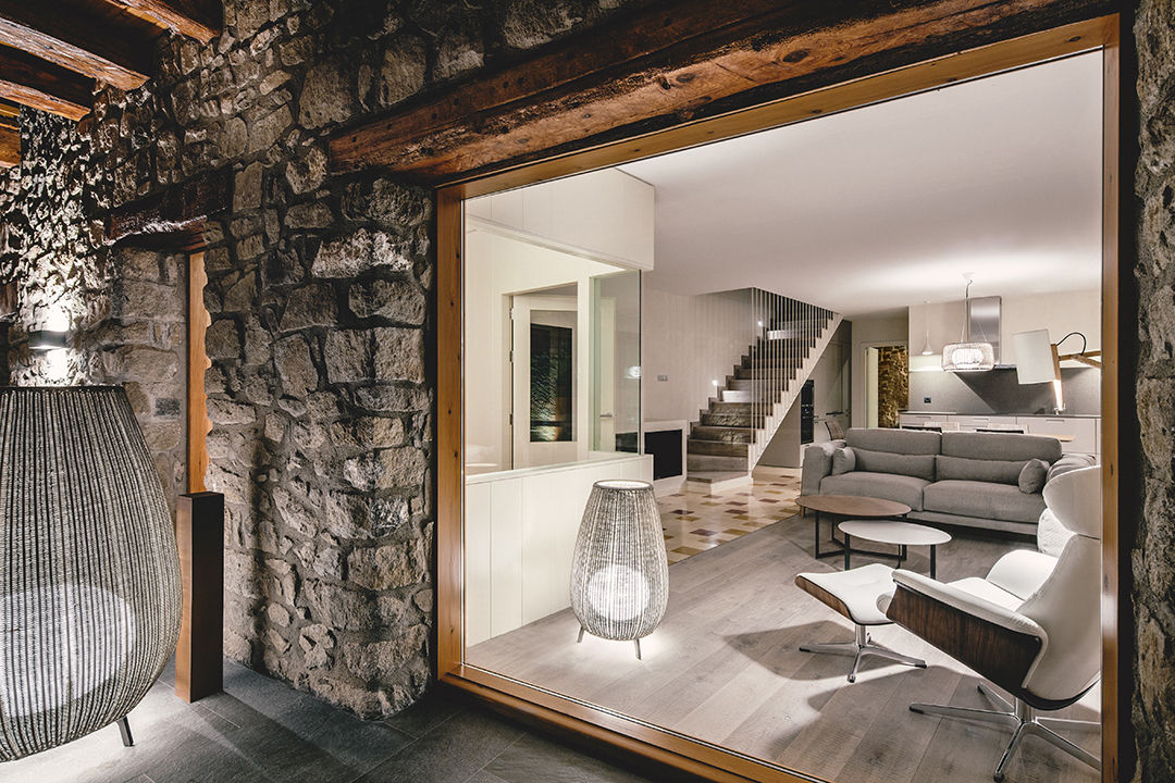 Rehabilitación en la Cerdanya, dom arquitectura dom arquitectura غرف اخرى Pet accessories